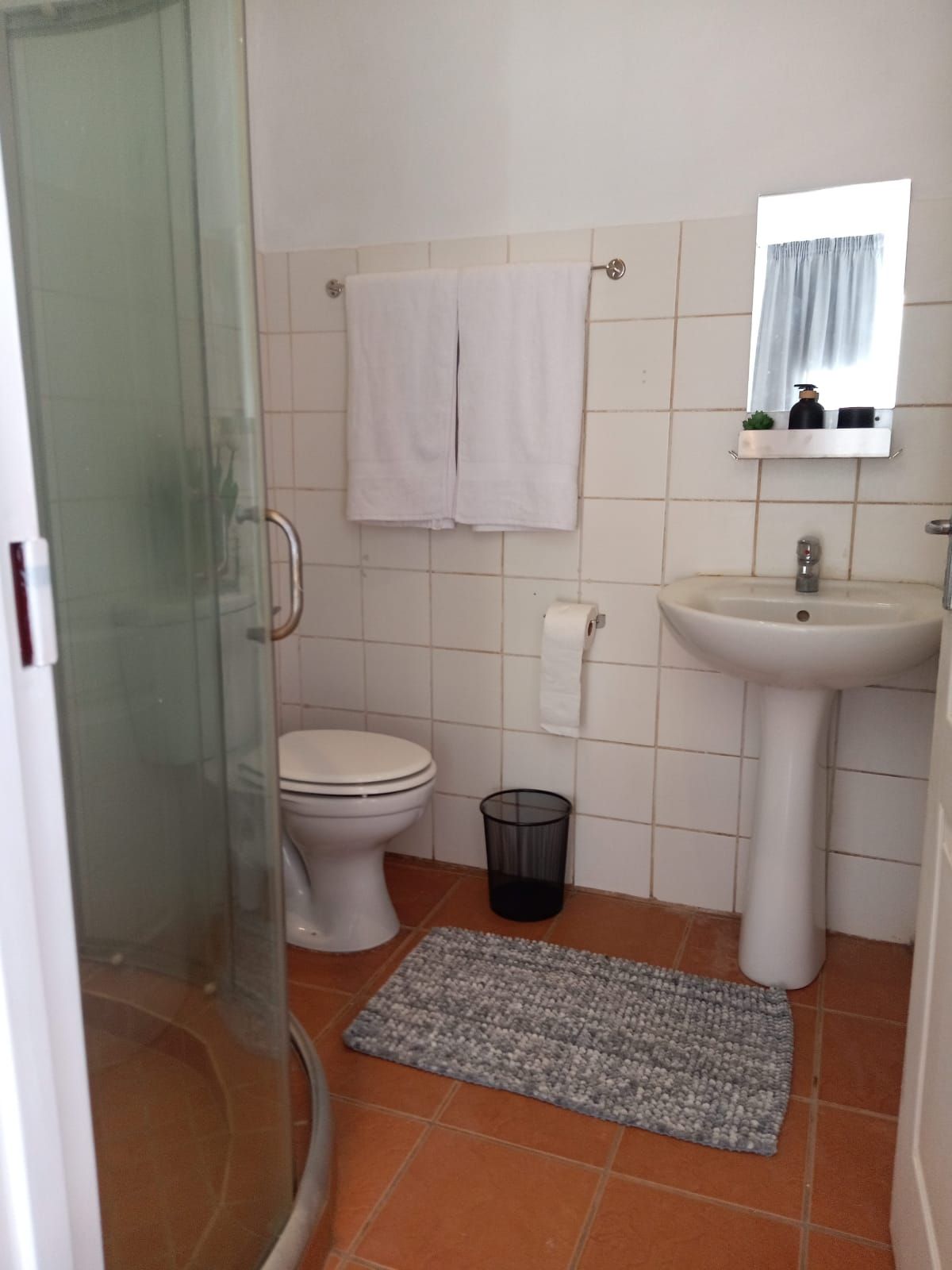 An en-suite bathroom
